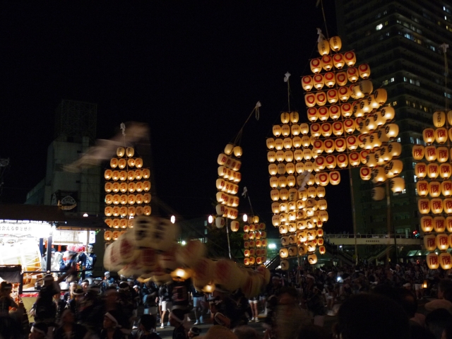 秋田の竿燈祭り