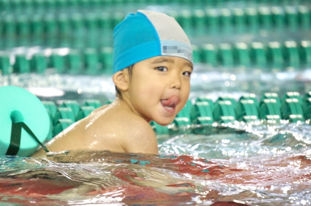 kids swimming school
